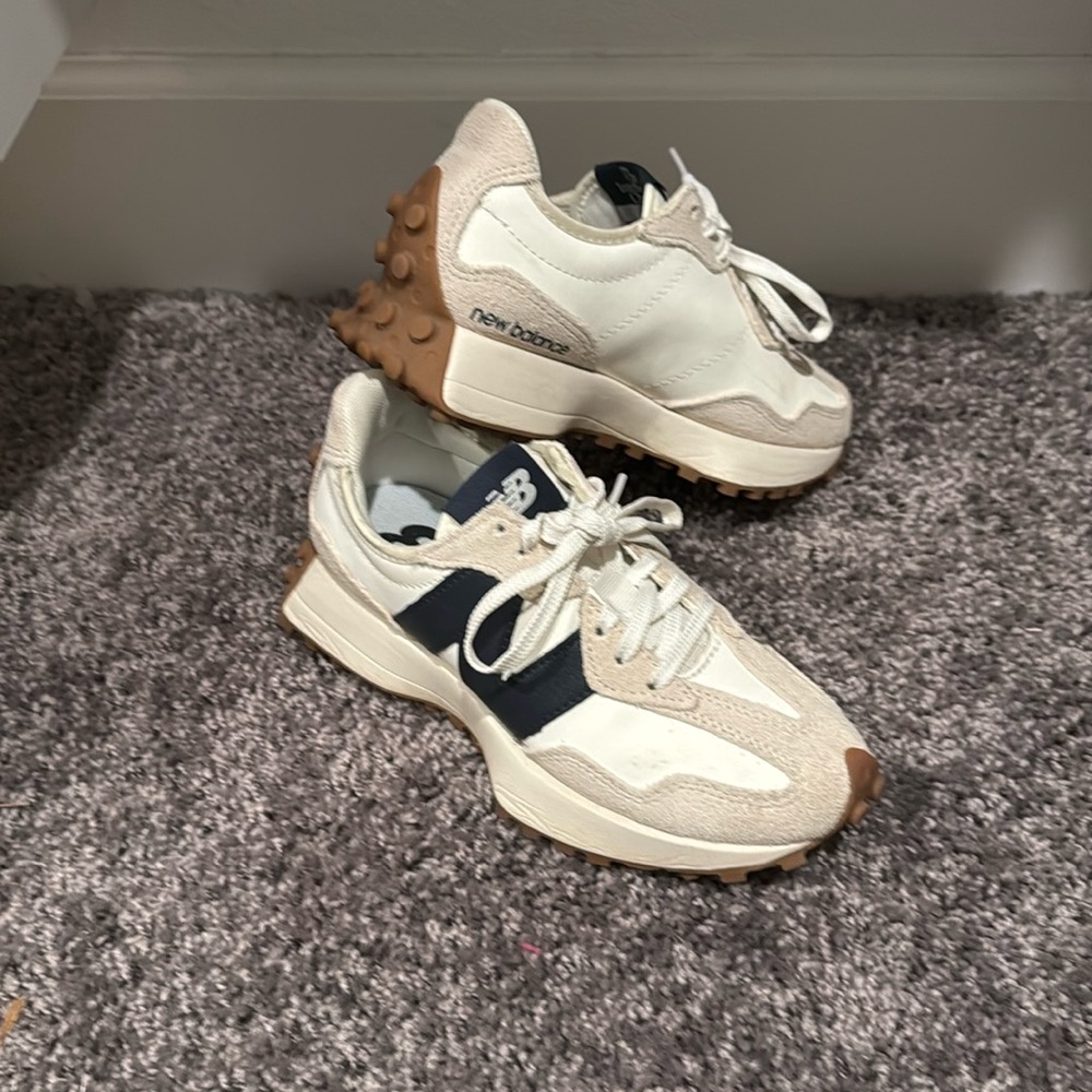 New Balance 327
